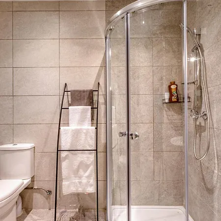 Appartement Large 3 Bedroom Flat, Location, Pool Table, Fully Equipped *