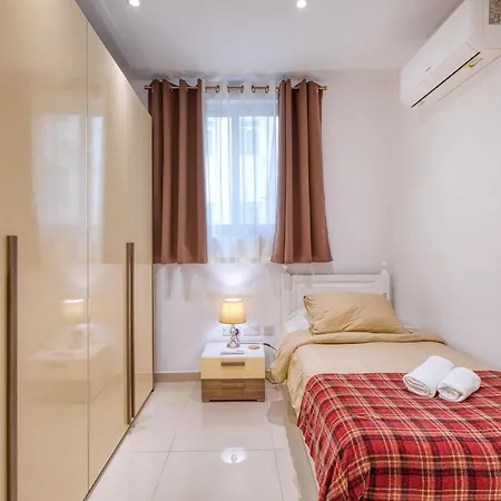 Large 3 Bedroom Flat, Location, Pool Table, Fully Equipped Ta Xbiex