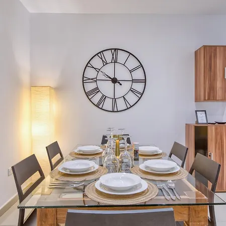 Appartement Large 3 Bedroom Flat, Location, Pool Table, Fully Equipped