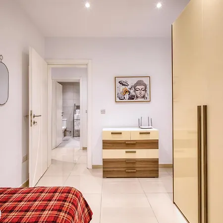 Large 3 Bedroom Flat, Location, Pool Table, Fully Equipped Appartement Ta Xbiex