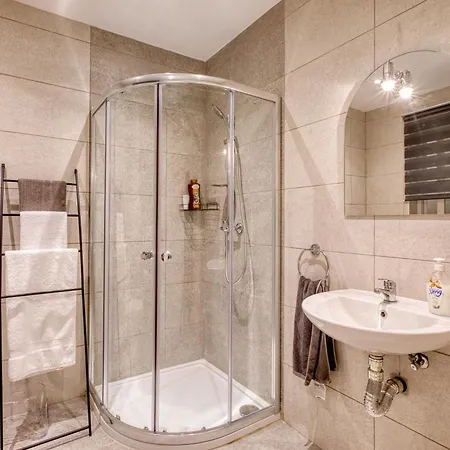 Large 3 Bedroom Flat, Location, Pool Table, Fully Equipped Apartamento Ta Xbiex