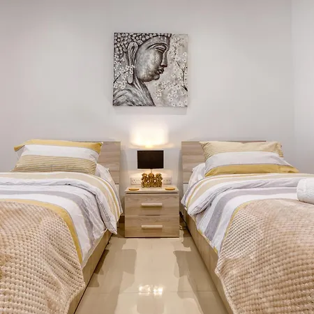 Appartement Large 3 Bedroom Flat, Location, Pool Table, Fully Equipped *
