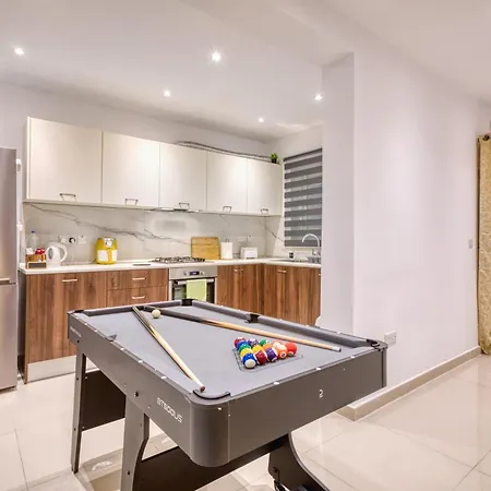 Large 3 Bedroom Flat, Location, Pool Table, Fully Equipped Ta Xbiex
