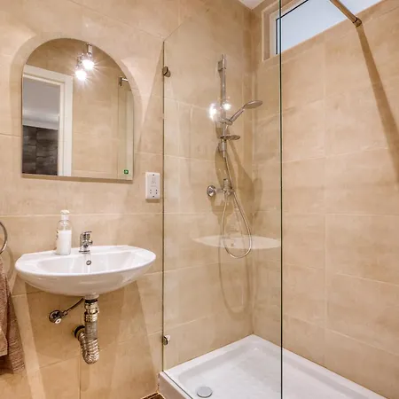 Apartamento Large 3 Bedroom Flat, Location, Pool Table, Fully Equipped