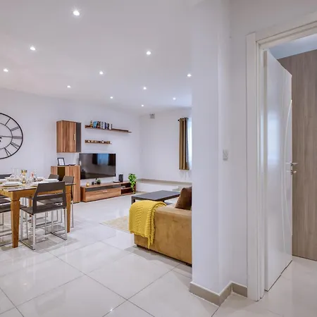 Large 3 Bedroom Flat, Location, Pool Table, Fully Equipped Ta Xbiex